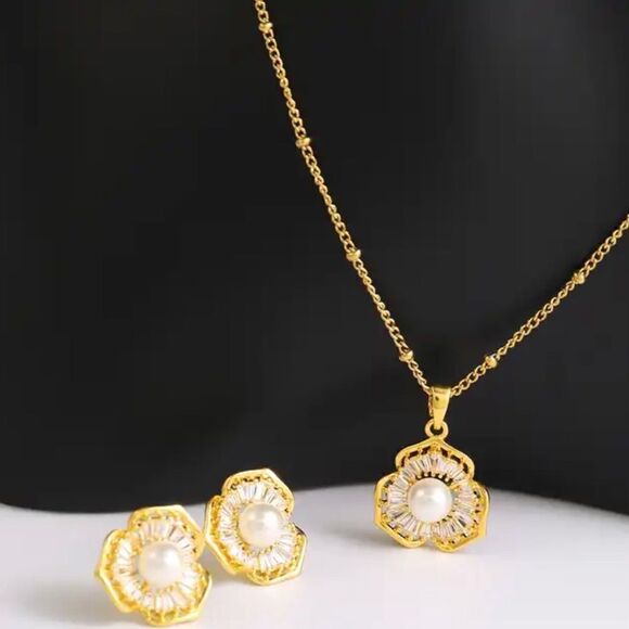 18K Gold Pearl Flower Necklace Earrings Set - Picture 1 of 6